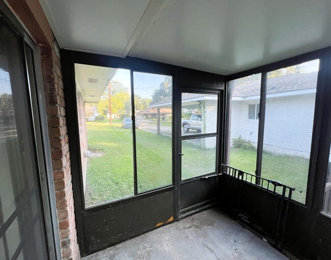 Building Photo - Newly Updated 4 Bedroom House for Rent, ne...