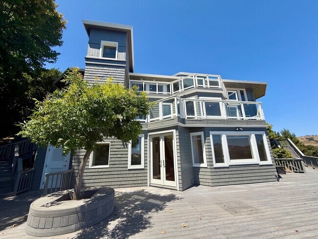 Building Photo - 51 Via Los Altos