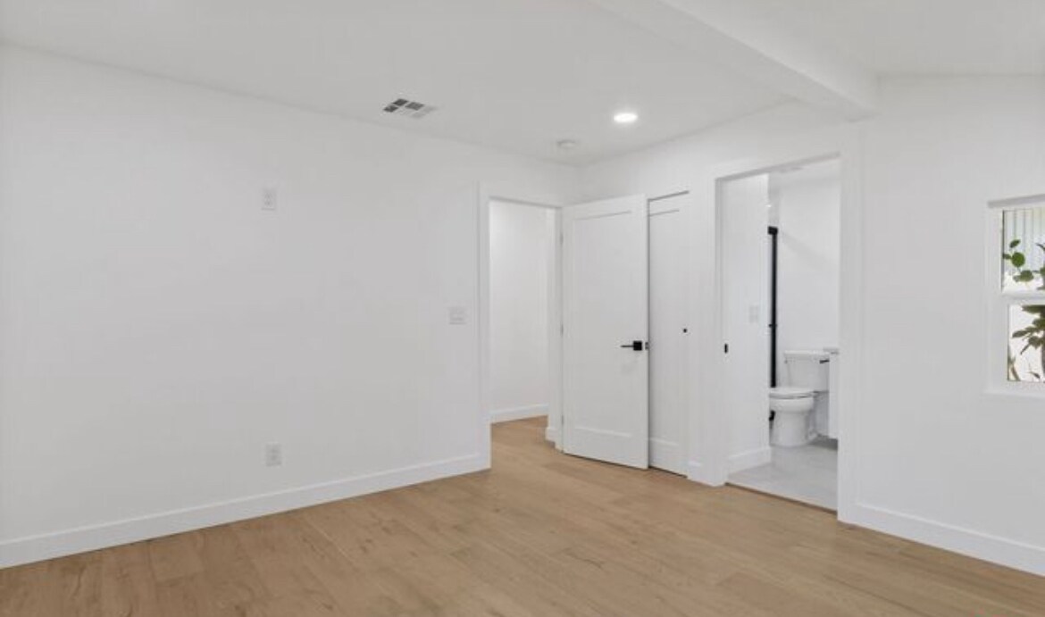 Building Photo - 5261 Allott Ave