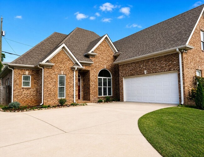 Building Photo - Size and Space in Beautiful Bluff Park