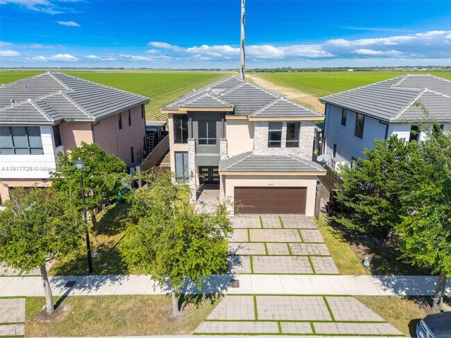 Building Photo - 16175 SW 136th Terrace