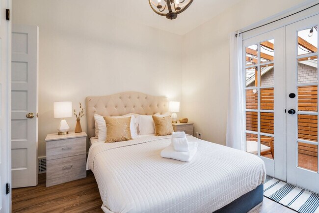 Building Photo - 2403 7th Ave W