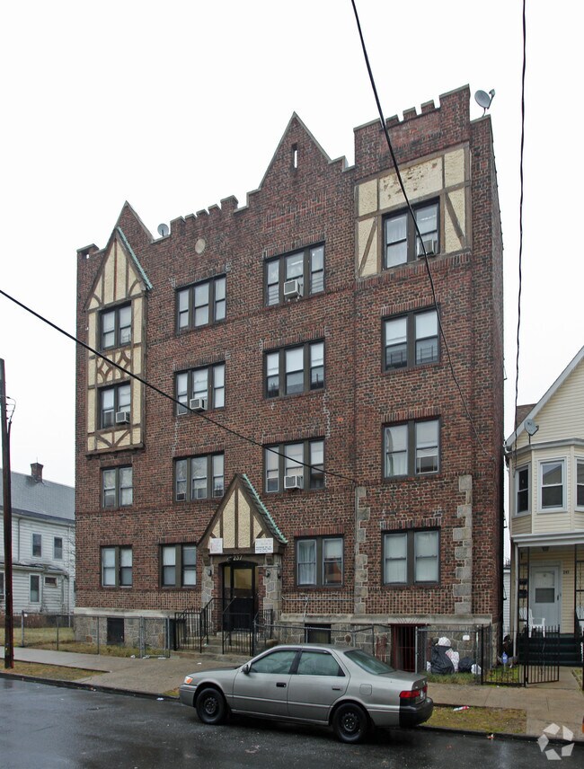 237 Franklin Ave - Primary Photo - 237 Franklin Ave