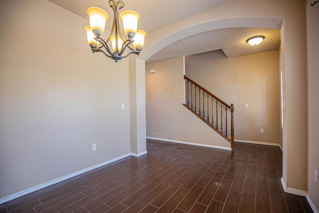 Building Photo - 4 Bedroom 3 bath Beautiful Home