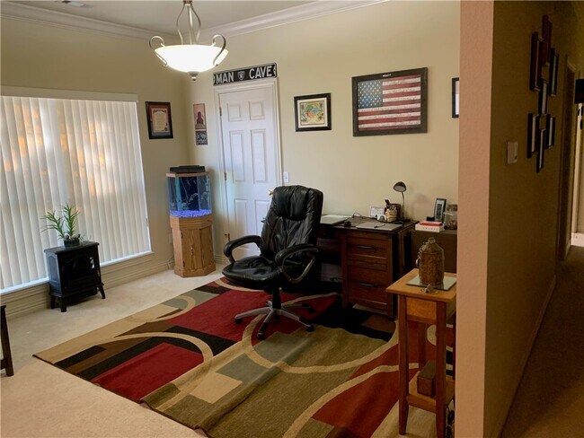 Building Photo - 746 Larkspur Ln