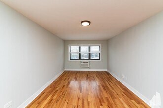Building Photo - 2 bedroom in Highland Park IN 60035