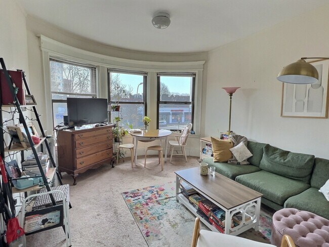 Primary Photo - 1382 Beacon St