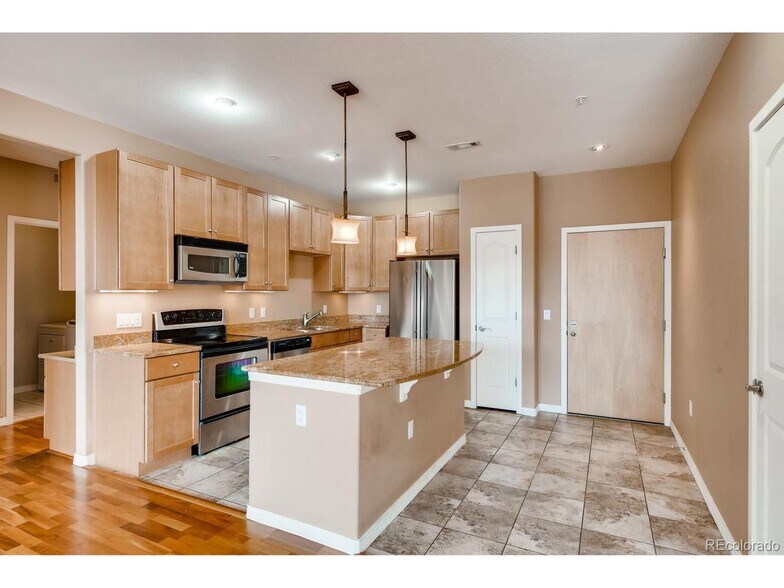 Building Photo - 10176 Park Meadows Dr