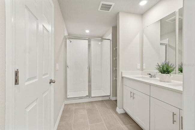 Building Photo - 726 Legacy Dr