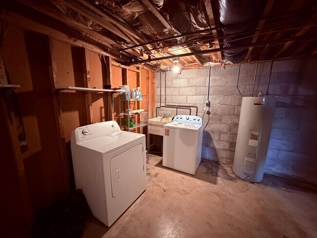 Building Photo - Charming Country Home with Spacious Yard & Mountain Views – Singers Glen, VA