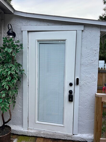 Building Photo - 1550 Robin St