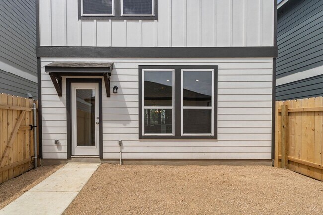 Building Photo - 1660 Coral Sunrise Trl