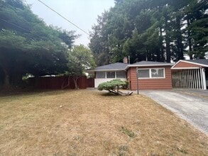 Building Photo - Charming Pet Friendly, 3-Bedroom 1-Bath, p...
