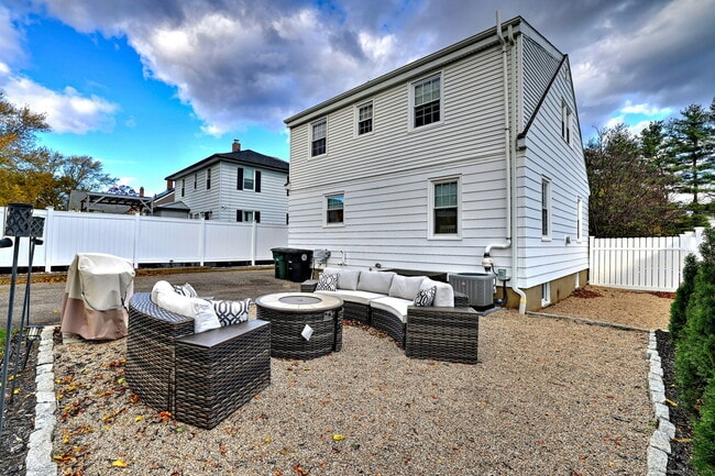 Building Photo - 40 Hazelwood Ave