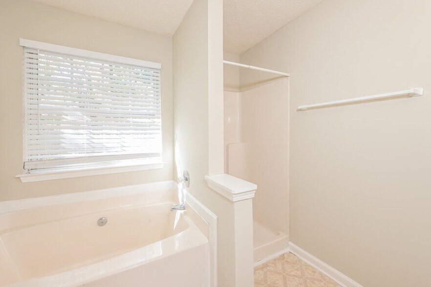 Building Photo - 86 Springbottom Dr SE