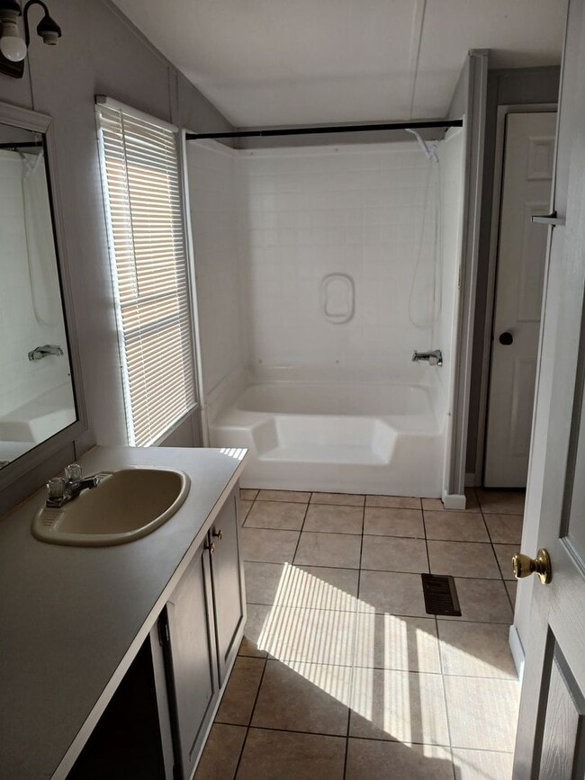 Building Photo - 251 Flat Creek Ln