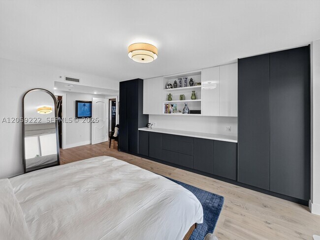 Building Photo - 1455 Ocean 704