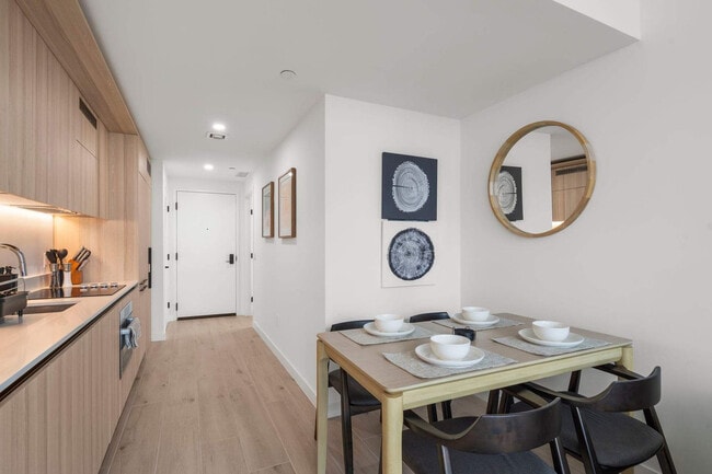 Building Photo - 225 N Miami Ave