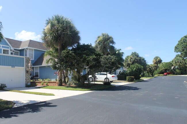 Building Photo - 1522 Ocean Dunes Cir
