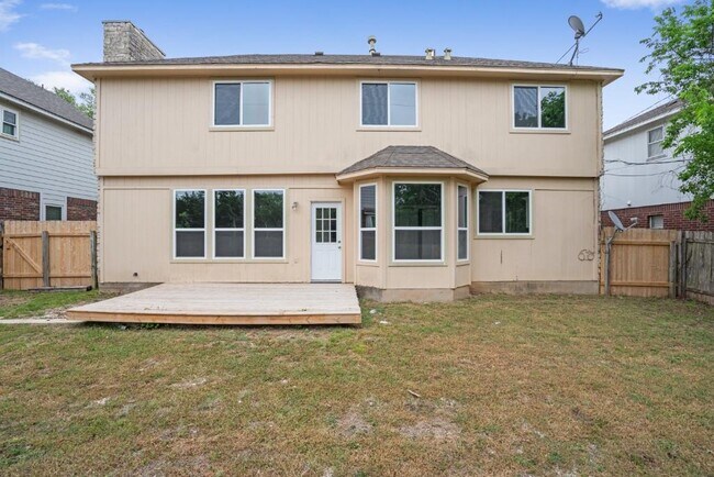 Building Photo - 700 Creekmont Dr