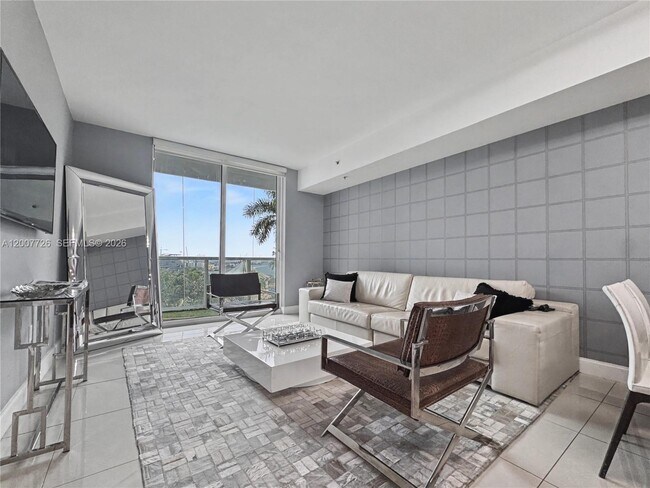 Building Photo - 253 NE 2nd St