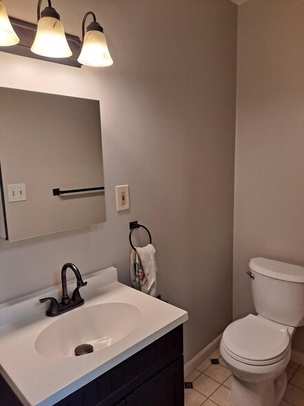 1st floor bath - 837 W Liberty St