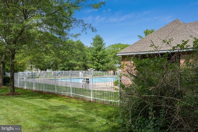 Building Photo - 103 Sequoia Ct