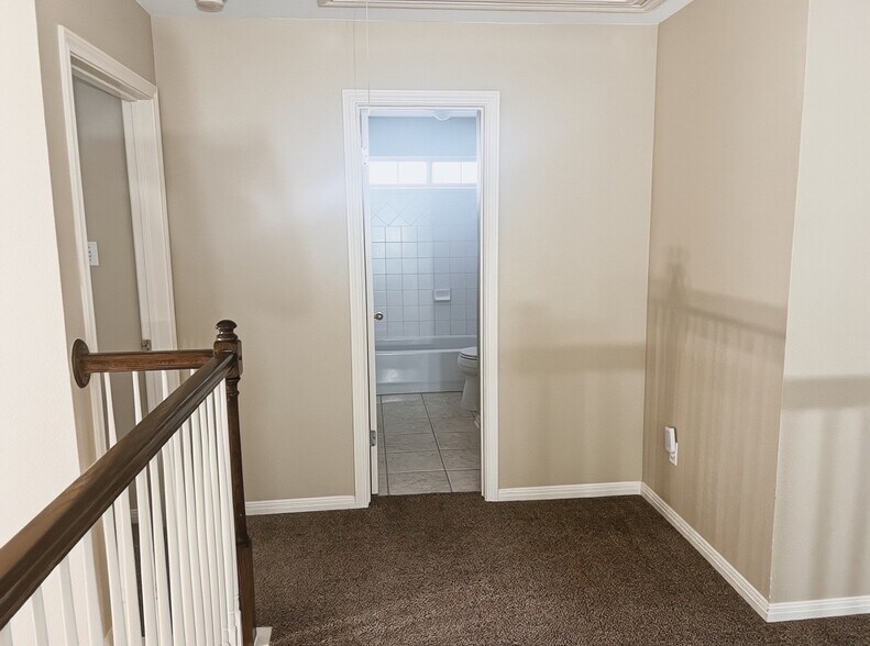 Upstairs Shared Bath Common Entry - 15201 Calaveras Dr