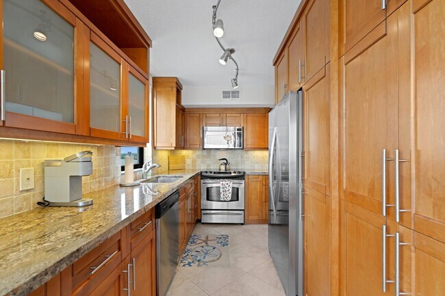 Building Photo - 5380 N Ocean Dr