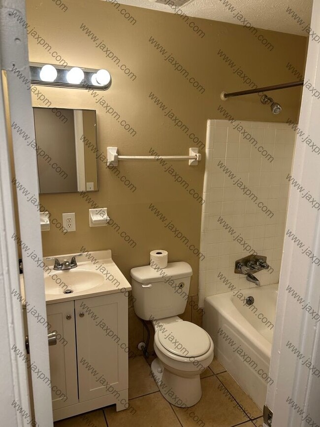 Building Photo - 3/2 Westside home with large yard