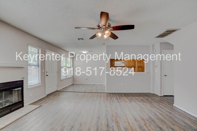 Building Photo - Beautiful 3 Bedroom, 2.5 Bath Condo in Canterbury!
