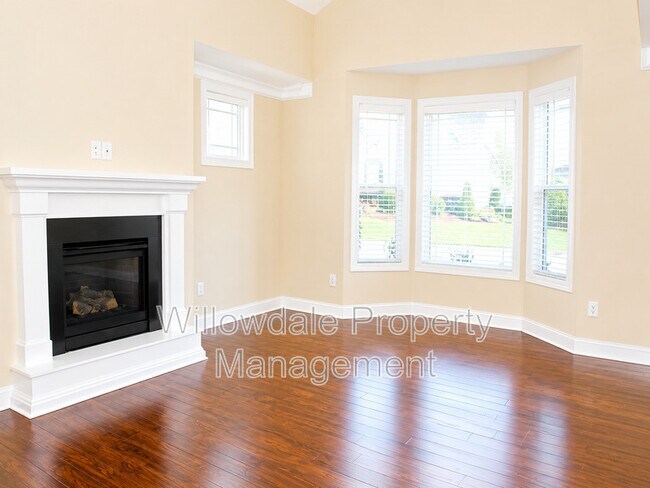 Building Photo - 1025 Governess Ln