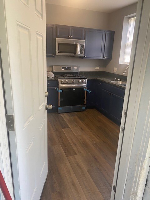 Building Photo - 7940 S Kingston Ave