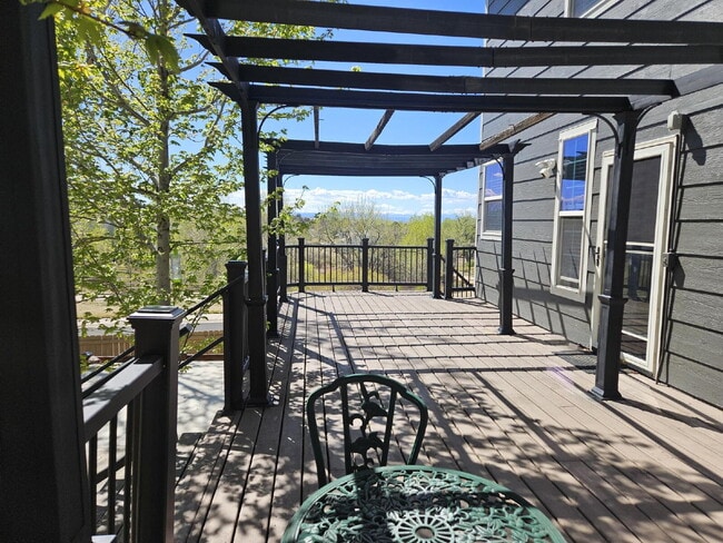 Building Photo - Beautiful 2-Story Home In Hidden River. Finished Basement. Turfed Backyard.