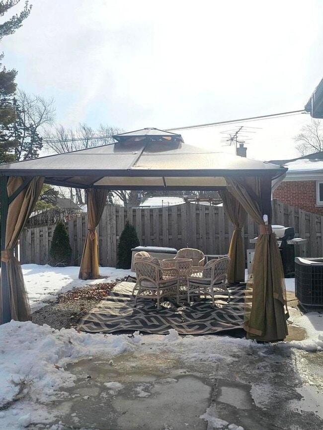 Building Photo - 507 S Waterman Ave