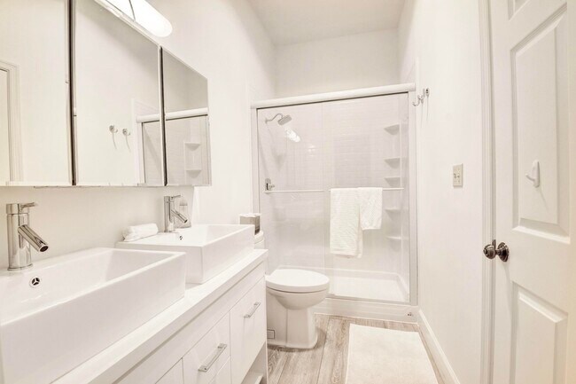 Building Photo - 5190 Lake Catalina Dr