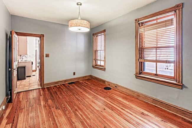 Building Photo - Charming and unique 3 bedroom, 3 bath townhome near Brandywine River and Zoo
