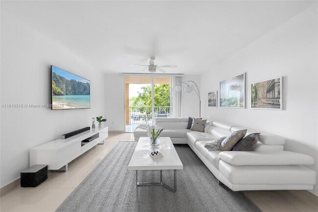 Building Photo - 19901 E Country Club Dr