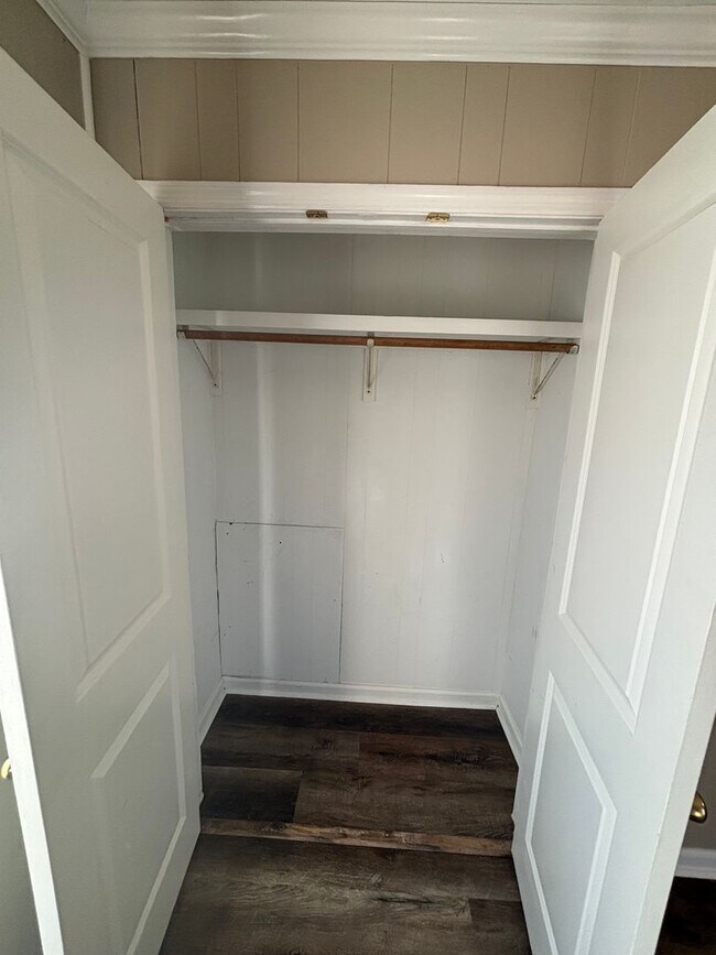 Building Photo - 2625 Moeling St