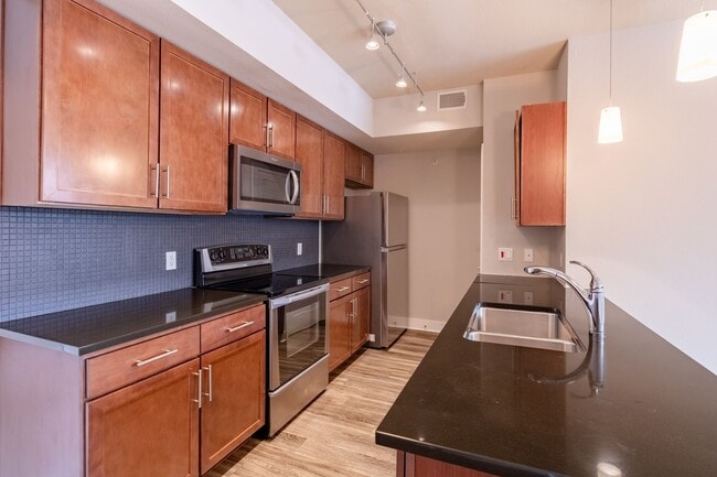 Building Photo - Modern 2 Bedroom, 2 Bathroom in West Campus