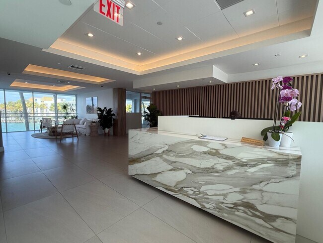 Building Photo - 5900 Collins Ave
