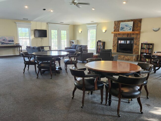 Building Photo - 1211 Villa Ln