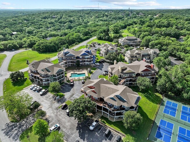 Building Photo - 2164 Tanglewood Blvd