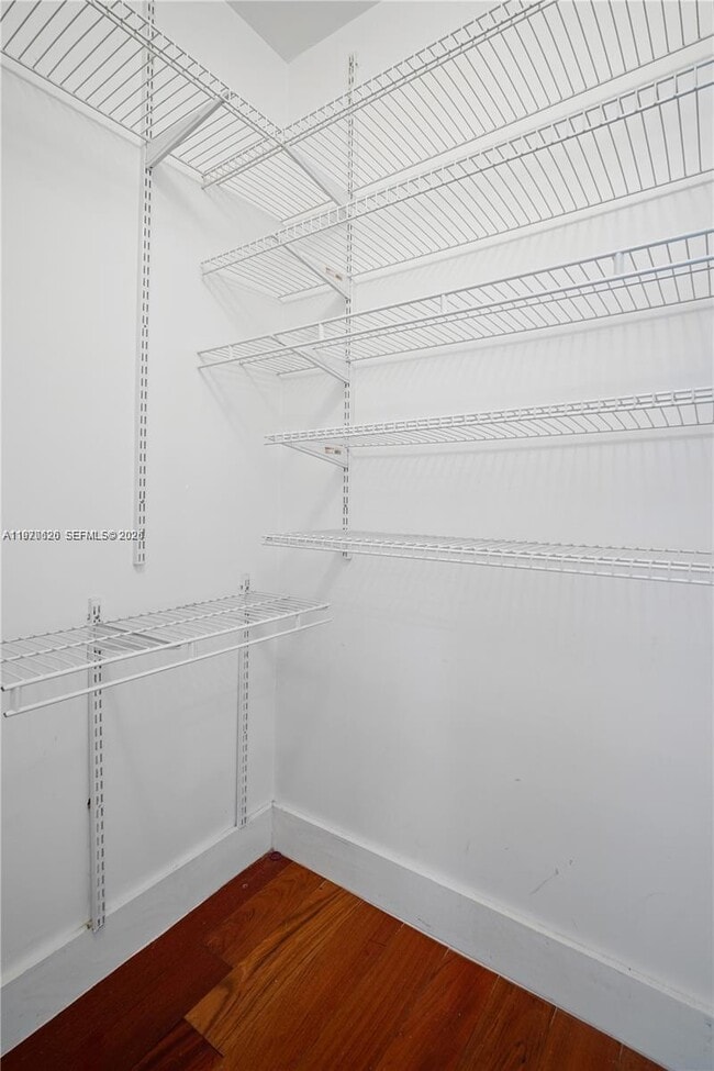 Building Photo - 731 6th St