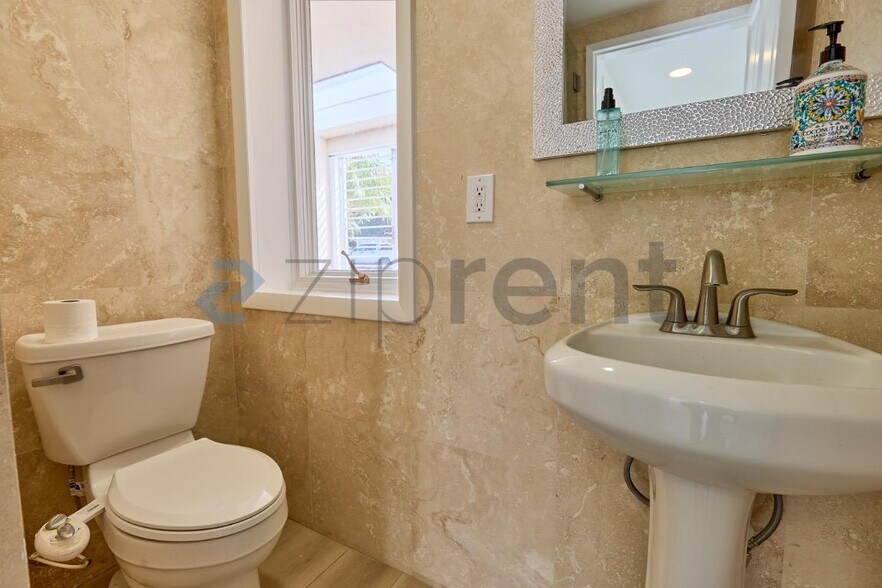 Building Photo - 227 Milford Dr