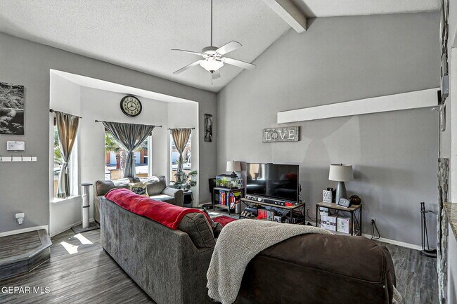 Building Photo - 3712 La Cuesta Dr