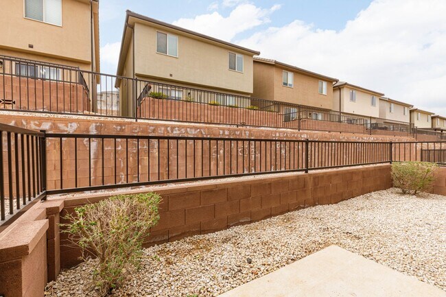 Building Photo - Beautiful Desert Canyon 4 Bedroom / 2.5 Bathroom / 2 Car Garage available NOW