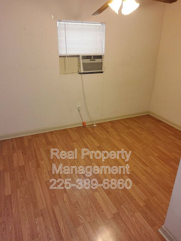 Building Photo - 1208 N Willow Ave