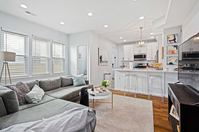 Building Photo - Amazing Anacostia Abode!