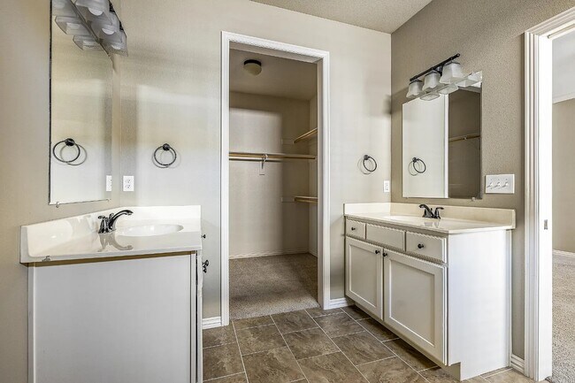 Building Photo - Keats